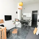 Au Detour Des Places Apartmán