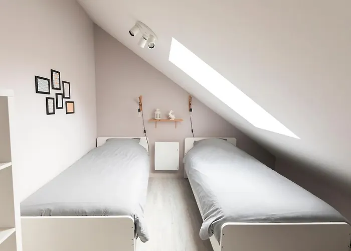 Au Detour Des Places