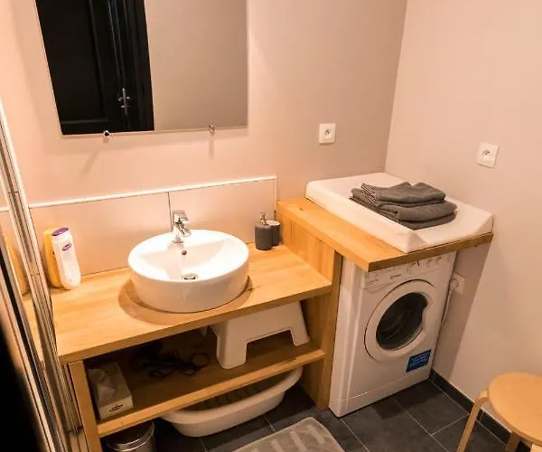 Au Detour Des Places *