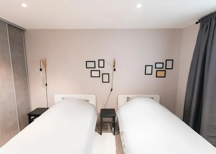 Au Detour Des Places * 阿拉斯